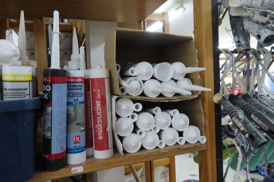 Indhold på 1 fag af diverse fugemasser mv. 