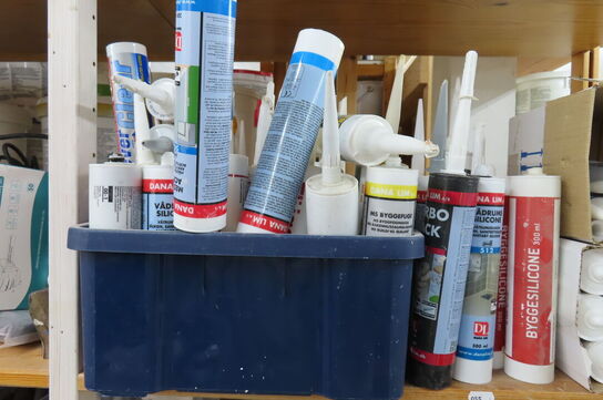 Indhold på 1 fag af diverse fugemasser mv. 