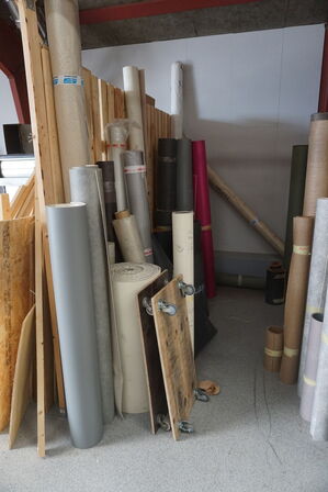 Indhold i rum af diverse gulvmaterialer