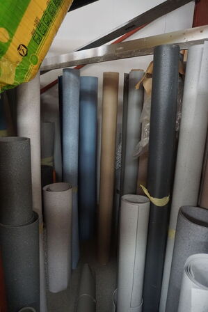 Indhold i rum af diverse gulvmaterialer