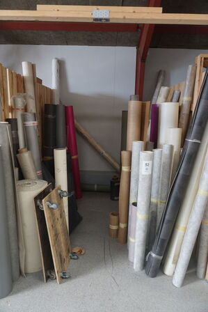 Indhold i rum af diverse gulvmaterialer