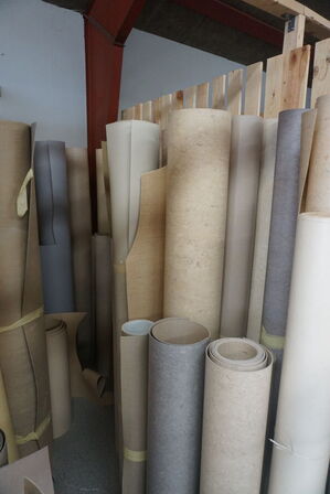 Indhold i rum af diverse gulvmaterialer
