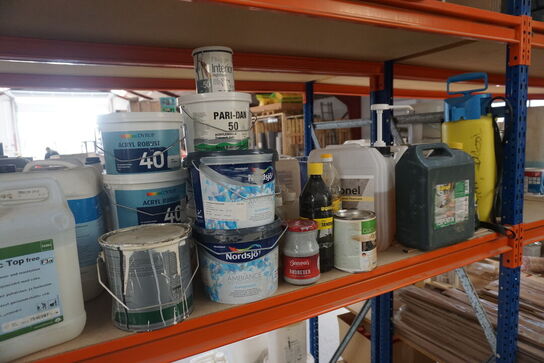 Indhold på pallereol af diverse gulvmaterialer