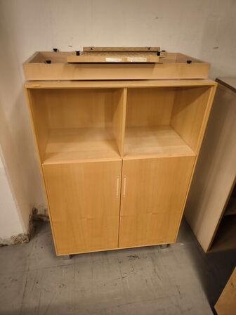 Diverse skabe, reoler m.v. 