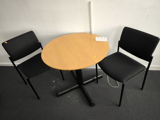 Bord samt 2 stk. stole 