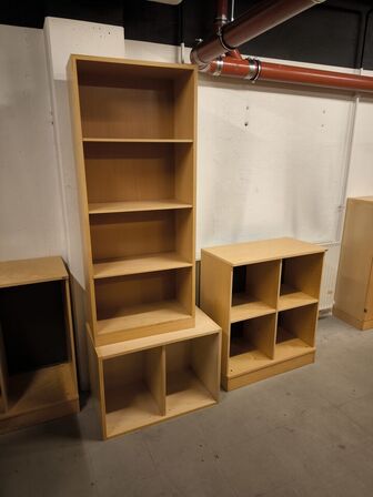 Diverse skabe, reoler m.v. 