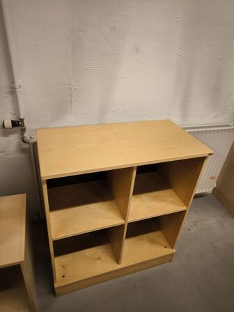 Diverse skabe, reoler m.v. 