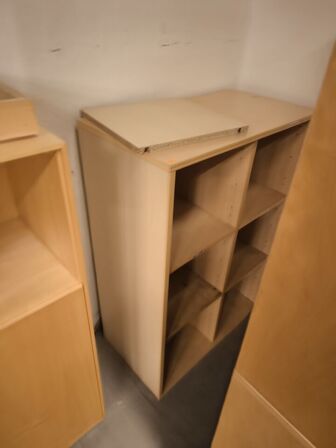 Diverse skabe, reoler m.v. 