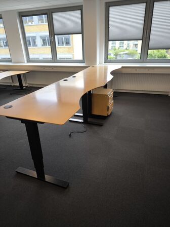 2 stk. el. hæve/sænke skriveborde