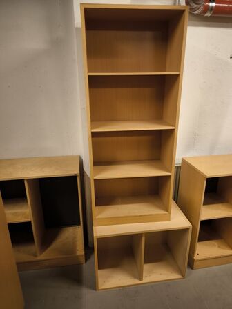 Diverse skabe, reoler m.v. 