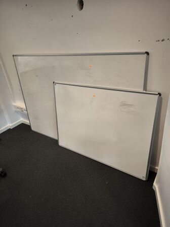 2 stk. whiteboards