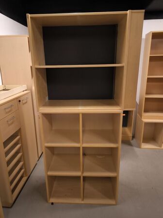 Diverse skabe, reoler m.v. 