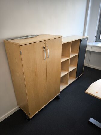 Skab, reol samt el. hæve/sænke skrivebord