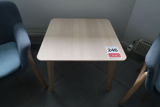 2 stk. Lænestole med bord 