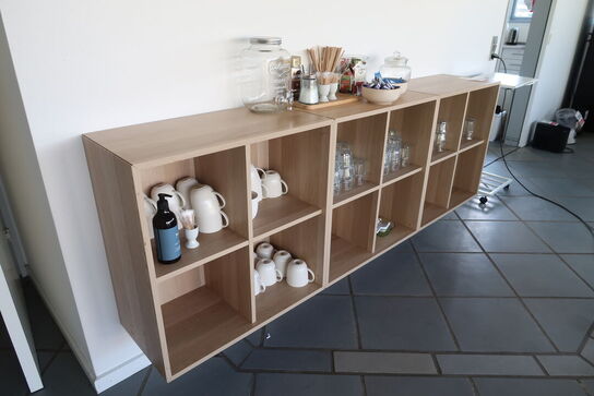 3 stk. reoler med indhold 