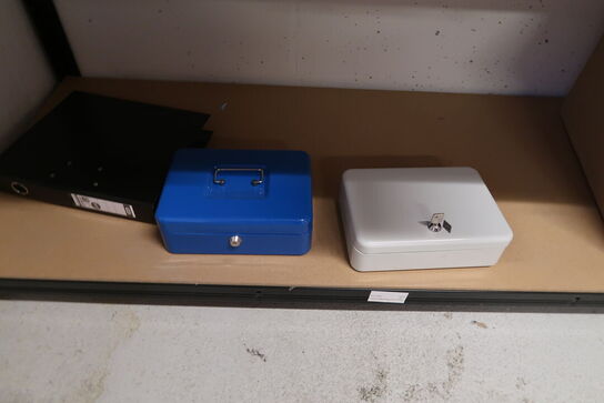 3 stk. Stålreoler med indhold 