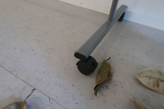 Magnettavle på hjul 