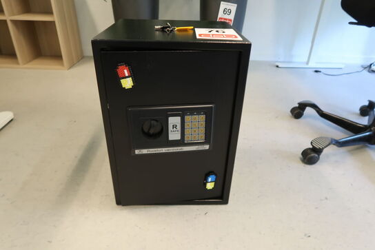 Pengeskab med kode og nøgle