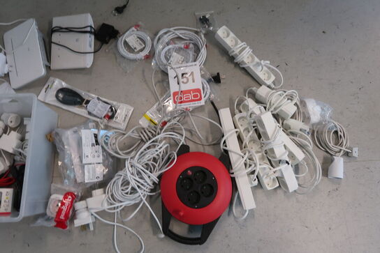 Stort parti ledninger m.m. 