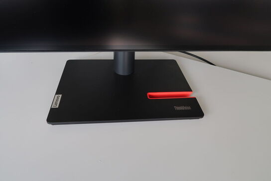 ThinkVision P27h-30 27" QHD-skærm (USB-C, Docking)