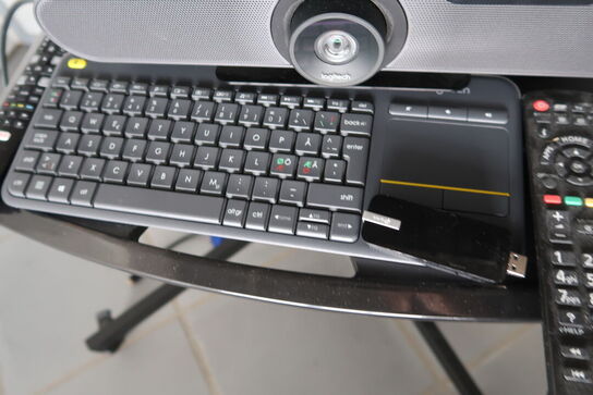 TCL 65" P610 4K UHD LED Smart-TV 65P610 + Logitech 
MeetUp 4K konferencesæt