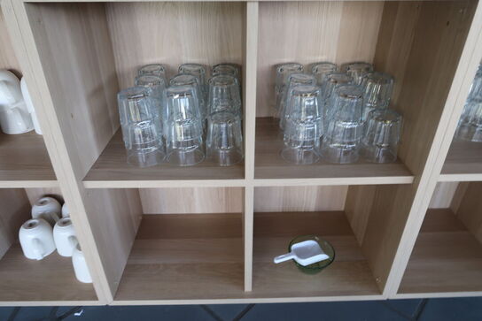 3 stk. reoler med indhold 