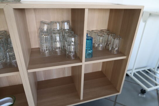 3 stk. reoler med indhold 