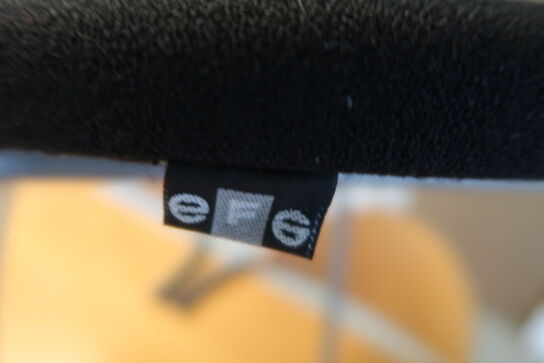 3-Delt Konferencebord med 11 stole 