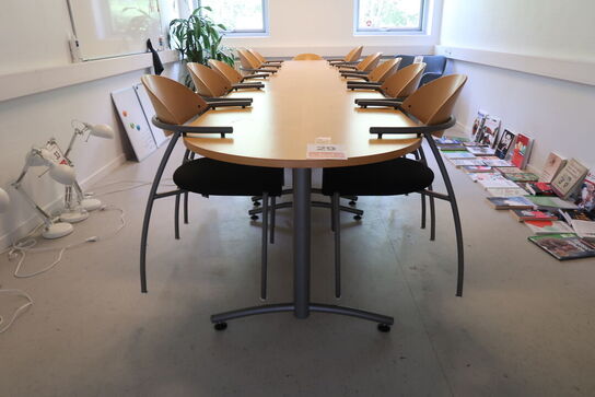 3-Delt Konferencebord med 11 stole 