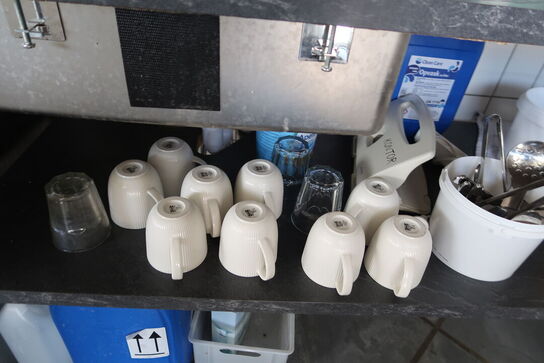 Tøm skab m.m. for indhold