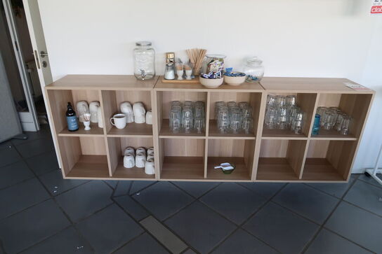 3 stk. reoler med indhold 