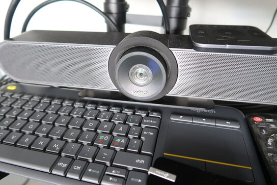 TCL 65" P610 4K UHD LED Smart-TV 65P610 + Logitech 
MeetUp 4K konferencesæt