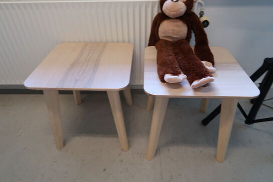 2 stk. Borde & 2 stk. stativer 