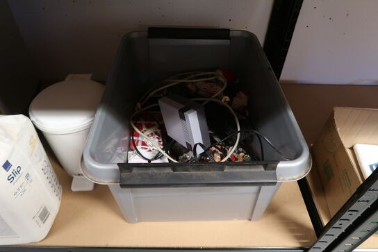 4 stk. Stålreoler med indhold 