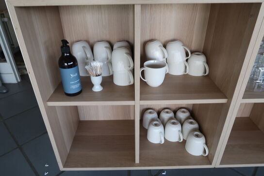 3 stk. reoler med indhold 