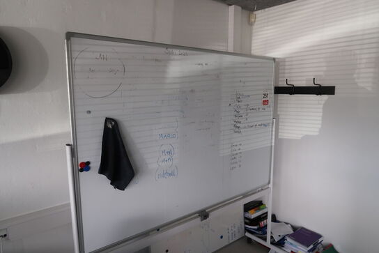 Magnettavle på hjul 