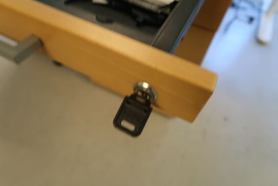 2 stk. Kontorkassetter på hjul