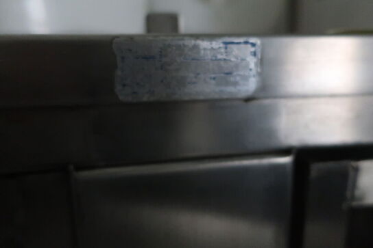 Varmeskab på hjul til desinfektion max. 110g