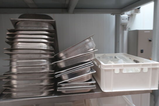 Indhold i reol, gastrobakker, kasser, rammevogne m.v. (se billeder)