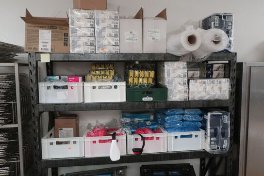 2 reoler inkl. indhold (hhv. 61x196 og 39x183cm)