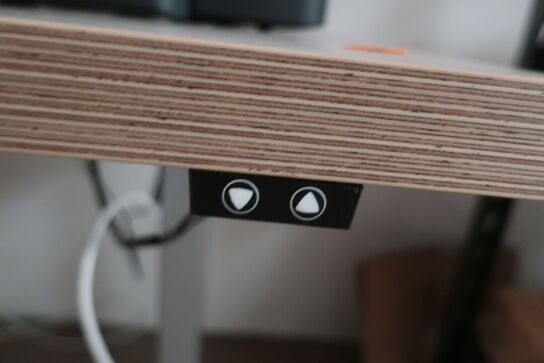 Elhæve/sænkebord 75x150 cm inkl. sort kontorstol