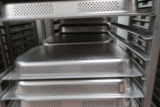 2 stk. HUPFER stikvogne inkl. 68 stk. gastrobakker