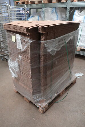 Palle m. papemballage 554x375x159 mm (antal ukendt)