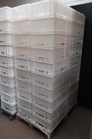 60 stk. plastkasser inkl. vogn