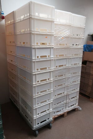 60 stk. plastkasser inkl. vogn