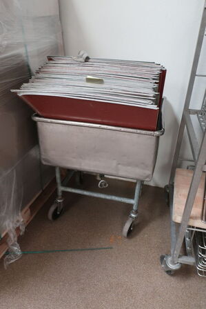 Kar på hjul inkl. indhold