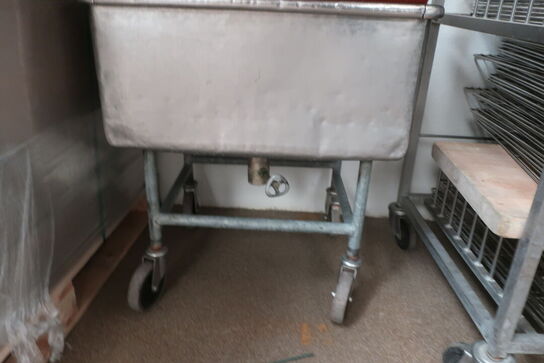 Kar på hjul inkl. indhold