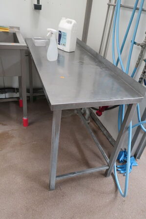 Arbejdsstation m. vask og bord. Hhv. 60x100x96 & 60x150x88cm