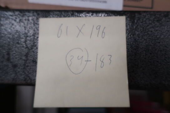 2 reoler inkl. indhold (hhv. 61x196 og 39x183cm)