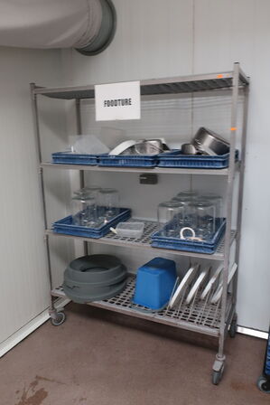 Reol i rustfri stål på hjul 55x136x187cm